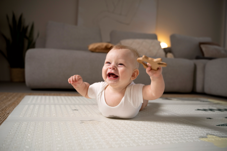 close-up-baby-crawling-learning-walk (1)